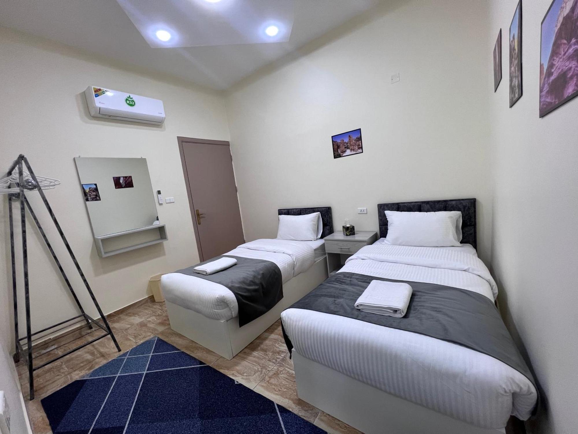 וואדי מוסא Z3 Hostel מראה חיצוני תמונה